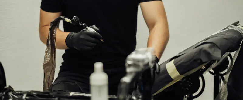 tattoo artist preparing his tattoo machine