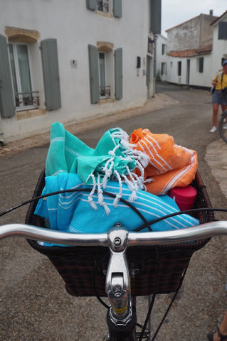 Sorbet hammam towels wrapped in a bike basket