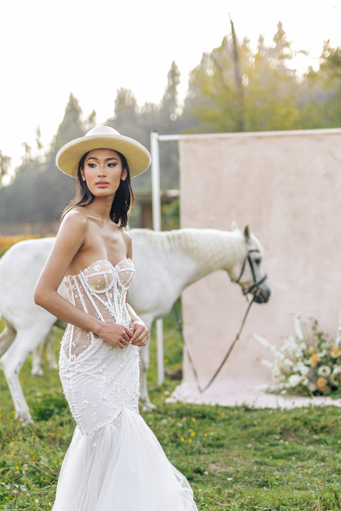 GORGEOUS SEATTLE BRIDE MAGAZINE FEATURE DREAM DRESSES BY PMN