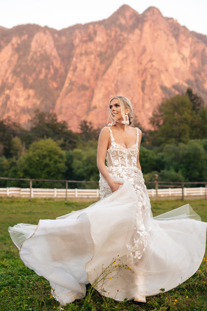 Australian Bridal Brand Makes PNW Debut - Seattle magazine