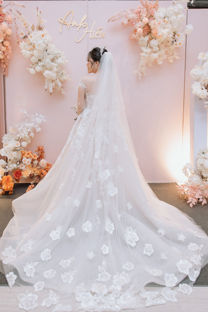 ICONIC MOMENTS FROM 2023: CUSTOM DRESSES AND BEAUTIFUL BRIDES Dream Dresses by PMN