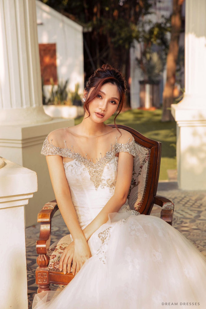 Latashia bridal cape - Dream Dresses by PMN