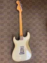 Load image into Gallery viewer, Fender 25th anniversary Stratocaster gold 1979
