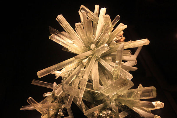 Healing Crystal Handbook: Selenite