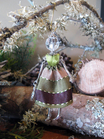 Make your own Hanging Christmas Decorations – Tis The Season