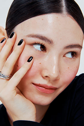 HERA COMFY REVITALIZING SERUM MIST Model