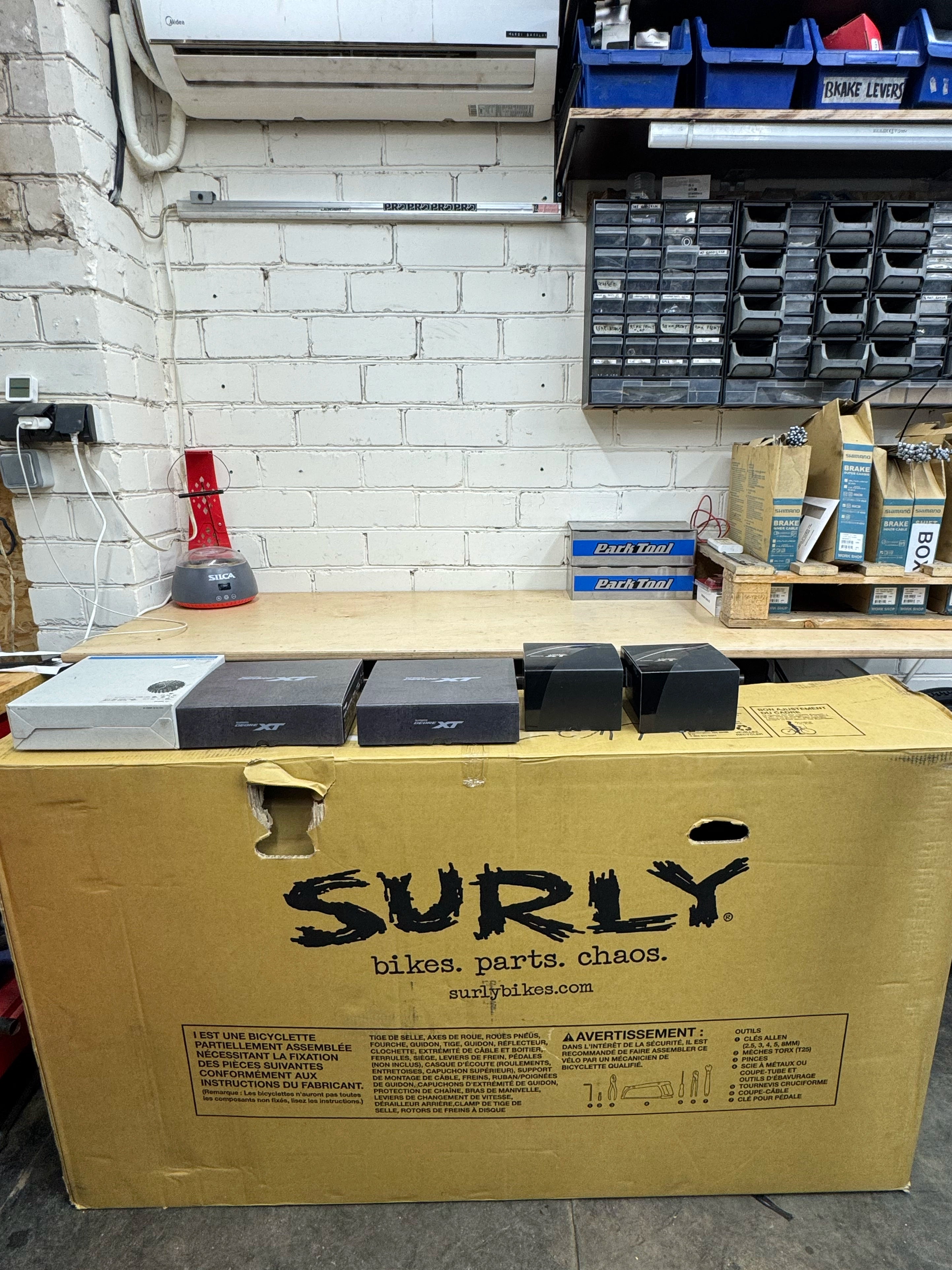 Kalnų MTB dviratis Surly Ogre dėžėje