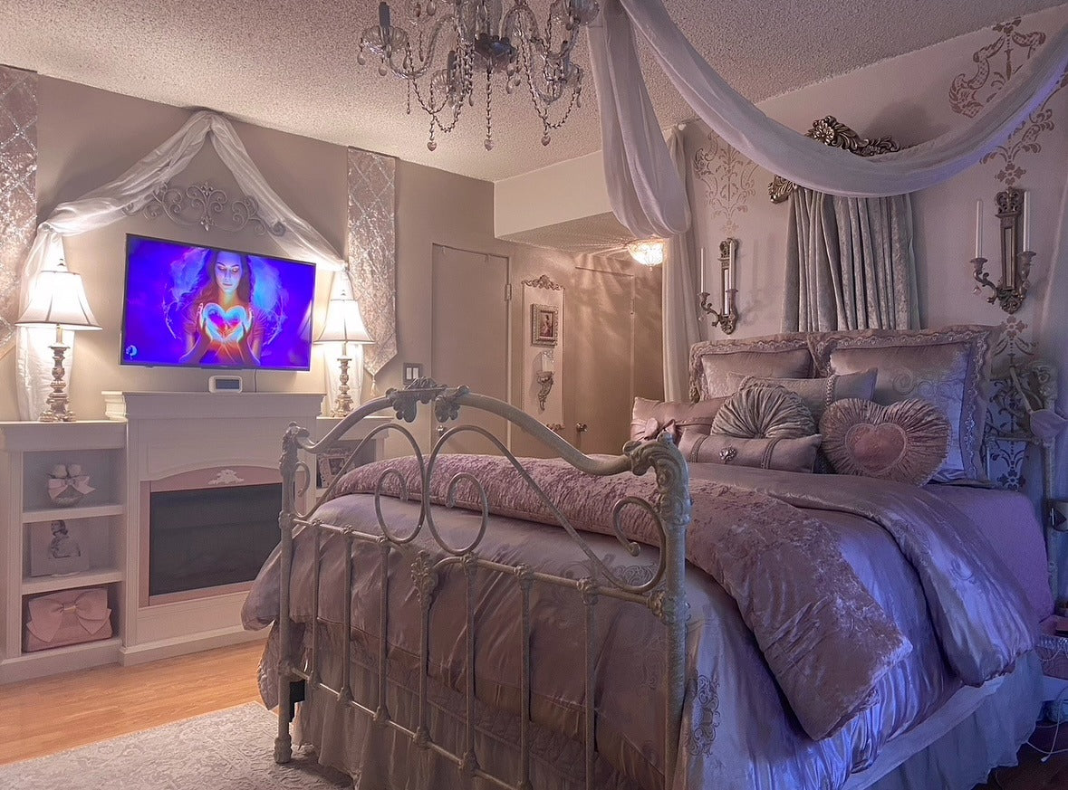 11. Vintage Drama in Lavender Velvet - Lavender Bedroom Ideas