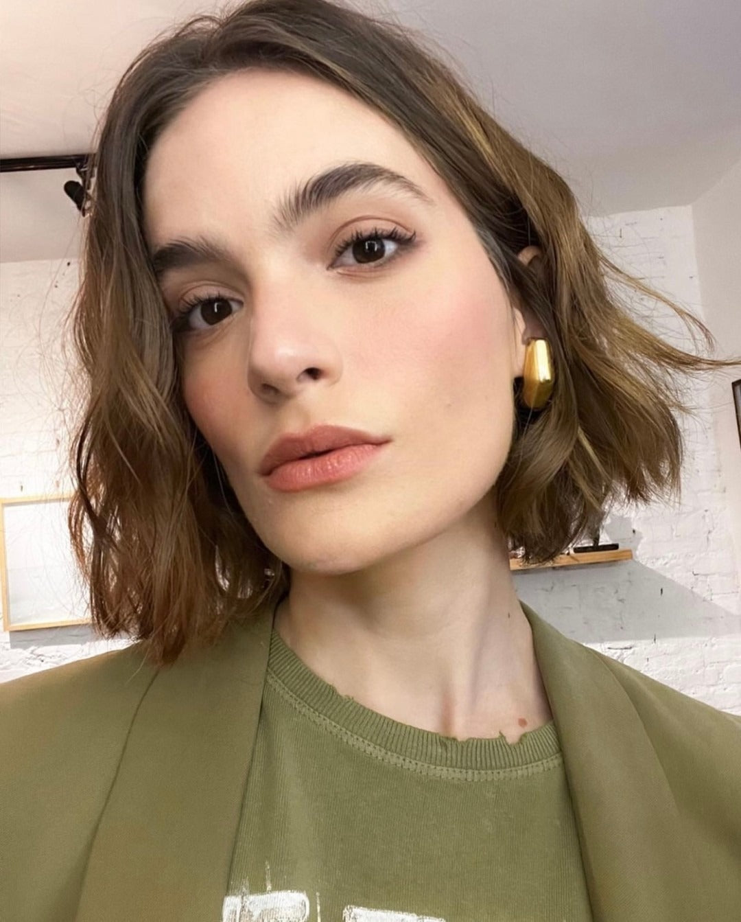 2. Classic Blunt Wavy Bob with Chestnut Tones - Wavy Bob Hair