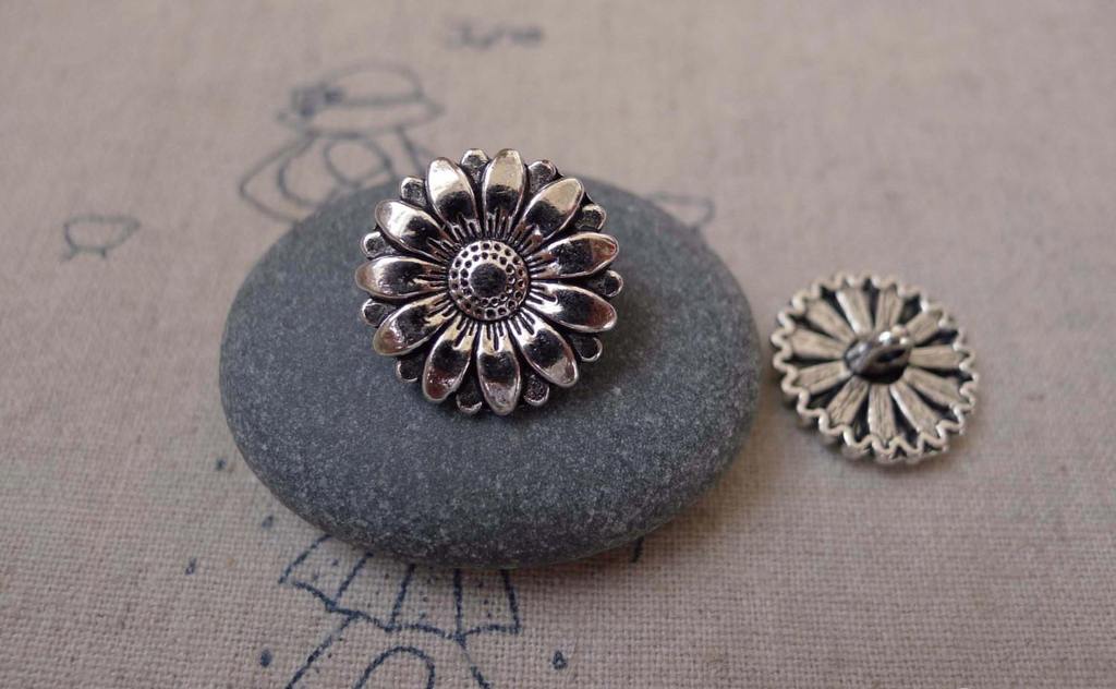 8 pcs Antique Silver Daisy Flower Buttons 17mm A7446 – VeryCharms