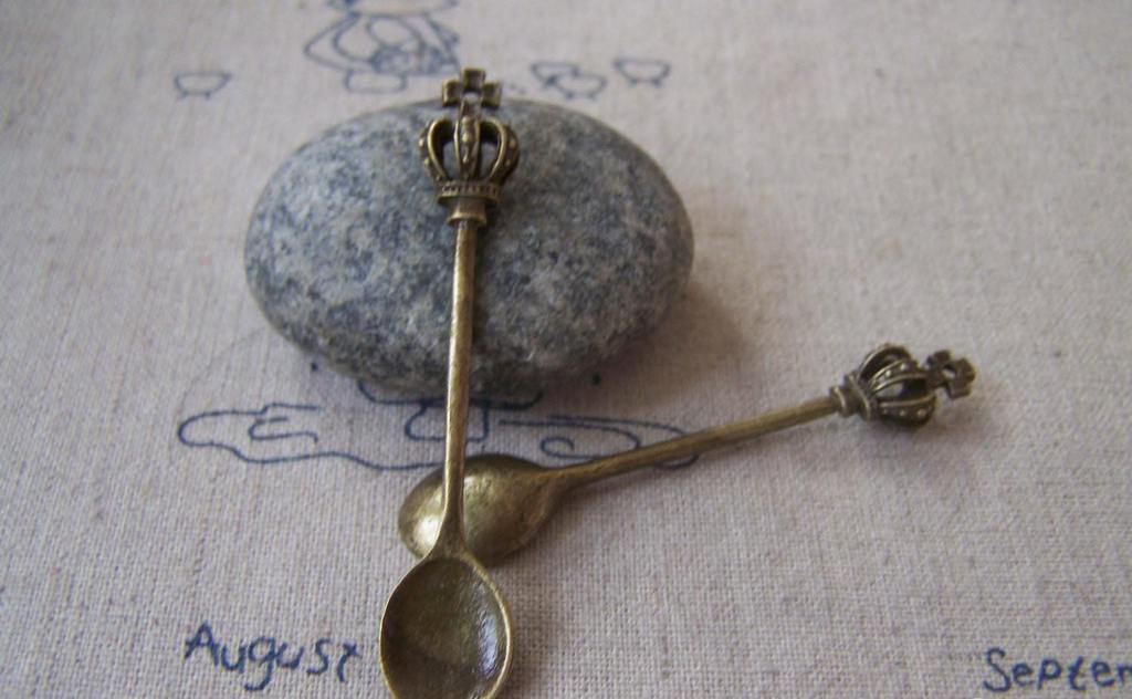 https://cdn.shopify.com/s/files/1/0915/7608/products/accessories-10-pcs-of-antique-bronze-lovely-3d-crown-spoon-charms-11x60mm-a4303-1_1024x632_crop_top.progressive_44969c00-c9ed-4caa-bb24-95dab5797e1f.jpg?v=1601338056