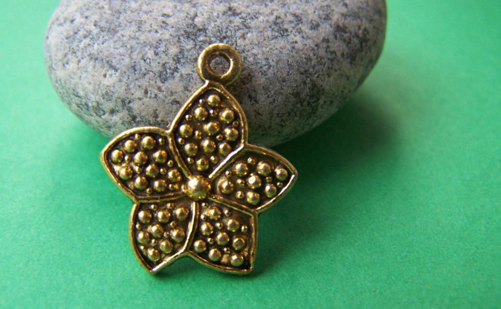 20 Pcs Antique Gold Flower Charms 18x21mm A674