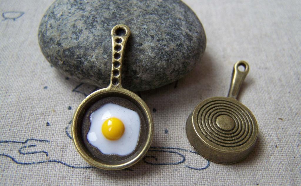 https://cdn.shopify.com/s/files/1/0915/7608/products/accessories-6-pcs-of-antique-bronze-fried-eggs-in-pan-pendants-charms-17x32mm-a5770-1_1024x632_crop_top.progressive_ea0f9f7d-079e-421e-890c-daf968aea6fd.jpg?v=1601300822