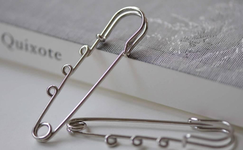 10 pcs Silvery Gray Kilt Shawl Pins 3 Loops Brooch 65mm A3382