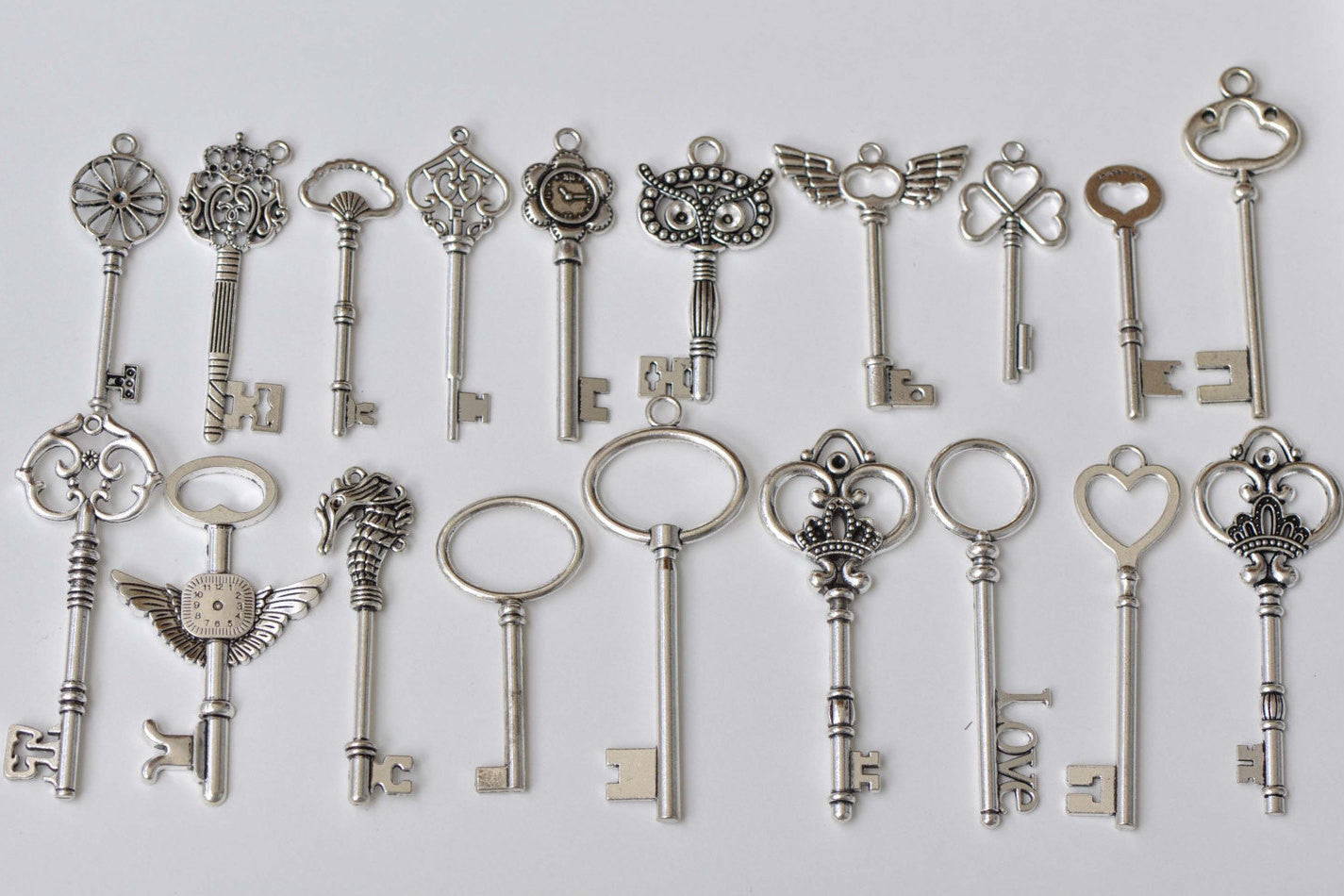 stino Bulk Assorted Metal Skeleton Key Charms for Jewelry Making 100g,  Mixed Color Charms for Keychain Braclet Necklace Earrings (Key) - Yahoo  Shopping