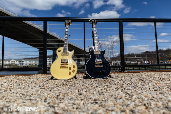 Out of the Case: Gibson Custom Shop Les Paul Custom/400 Set