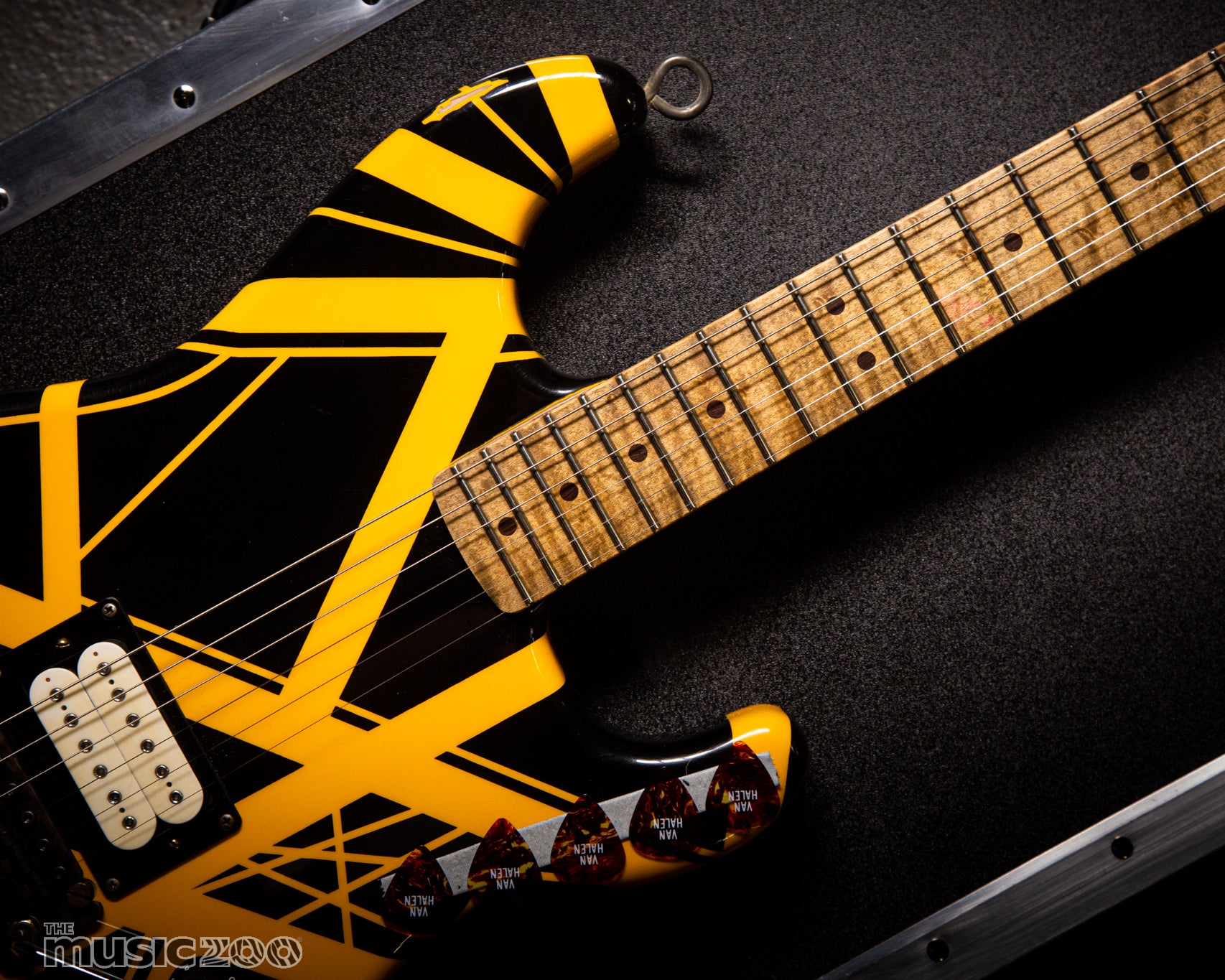 Featured image of post Evh Bumblebee Replica bumblebee as it affectionately was nicknamed by fans was played heavily throughout the 1979 an exact replica of the guitar which eddie van halen wielded on the cover of 1979 s van halen ii record