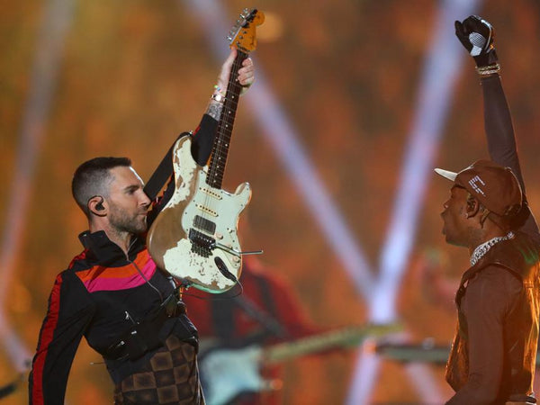 Adam Levine Plays a Music Zoo Ultimate Relic Strat at The Super Bowl!