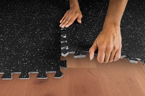 Connecting a rubber top puzzle mat for exercise