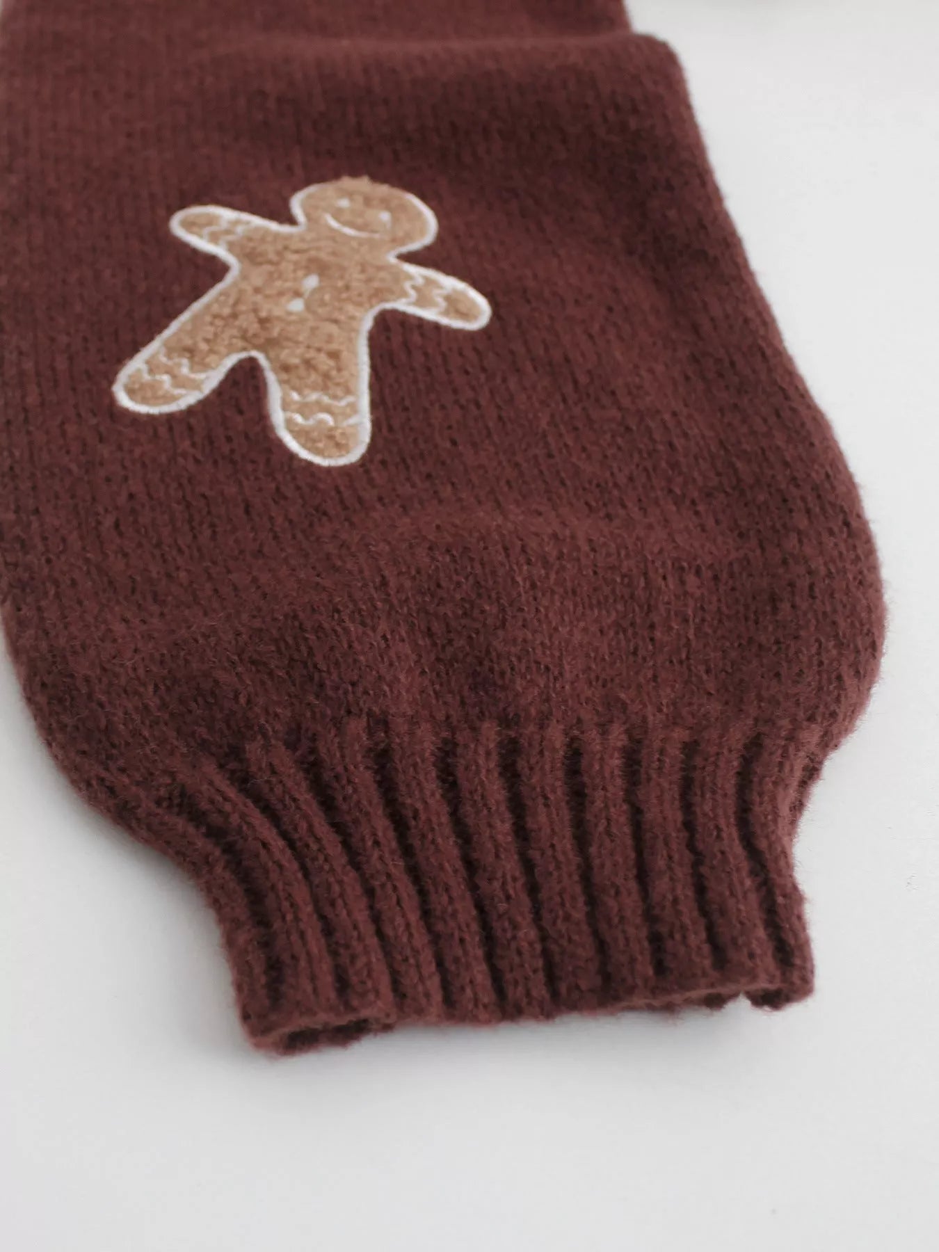 V-Neck Gingerbread Man Pattern Knitted Sweater for All Seasons