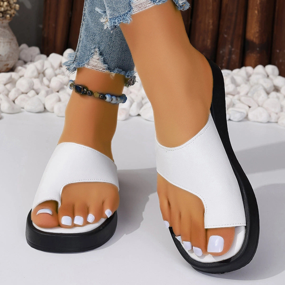 Women's Thick-Soled Clip-Toe Flat Slippers for Summer Outdoor Wear