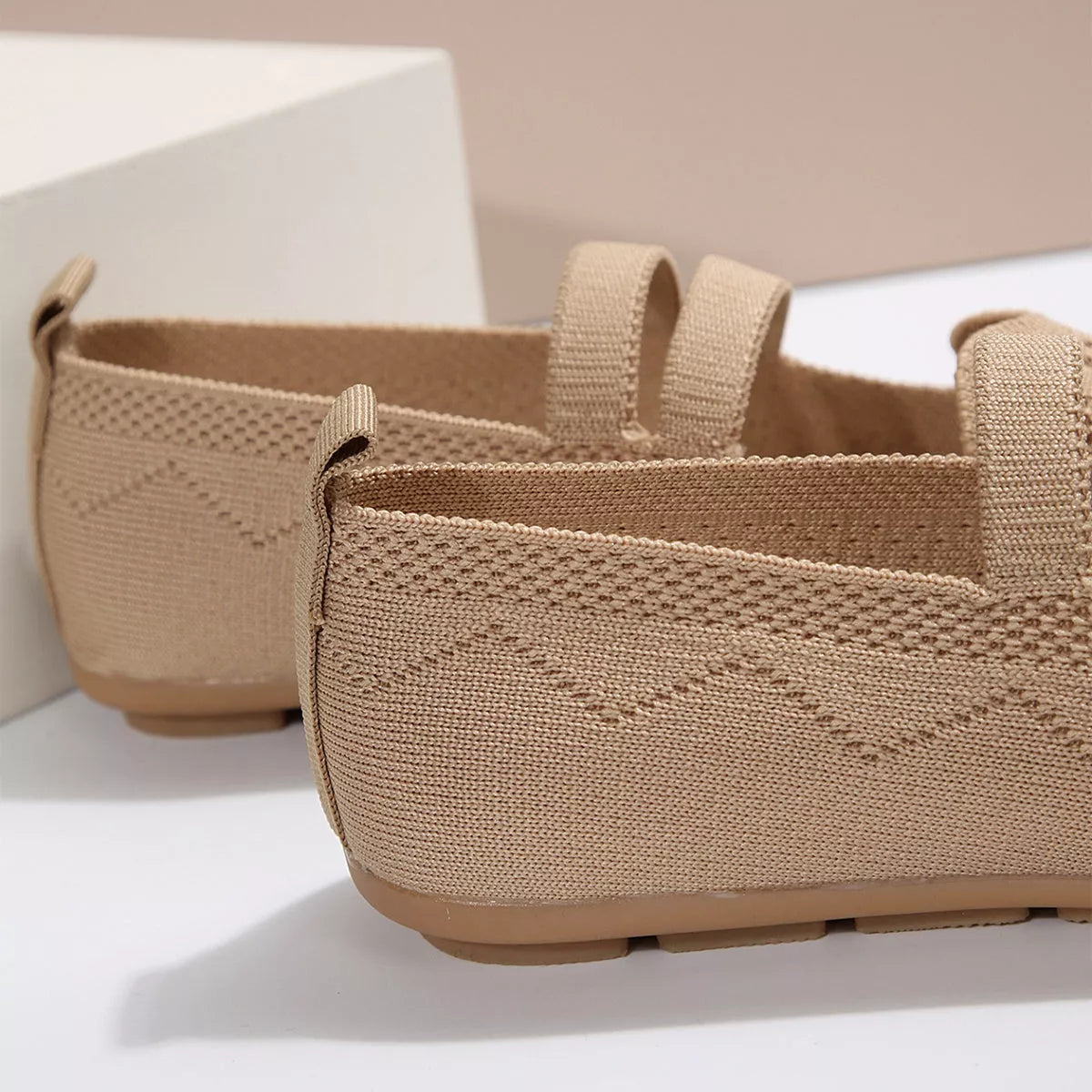 Women's Casual Mesh Flats with Round Toe and Slip-on Design