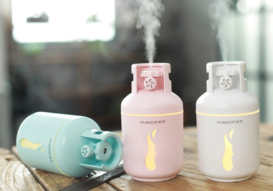 Compact USB-powered humidifier with 300ML water tank