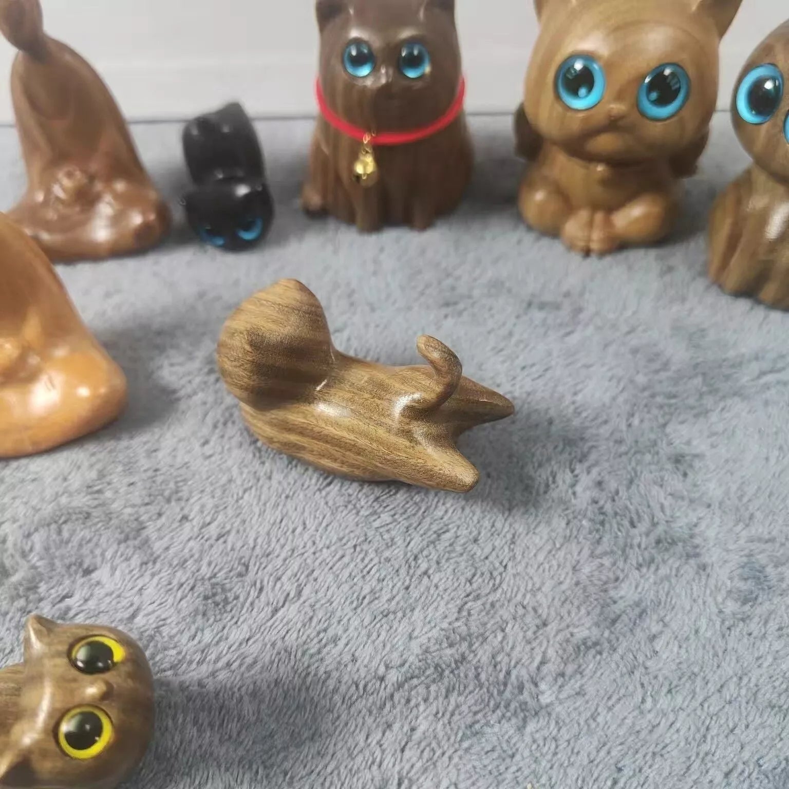Sandalwood Kitten Ornaments: Handmade Mini Wooden Cat Decor