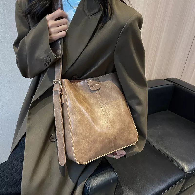 Large-capacity PU Women