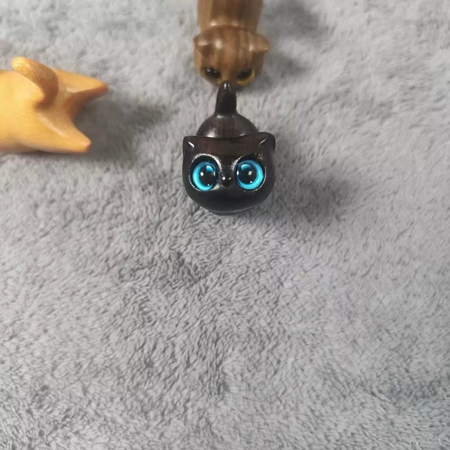 Sandalwood Kitten Ornaments: Handmade Mini Wooden Cat Decor