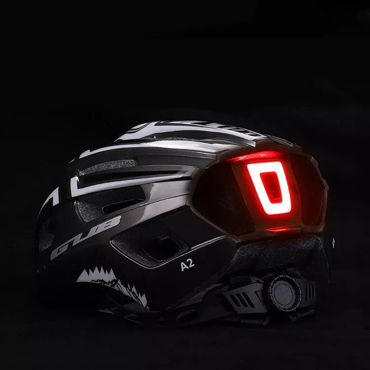 USB Charging Helmet with Integrated Taillight for Enhanced Safety