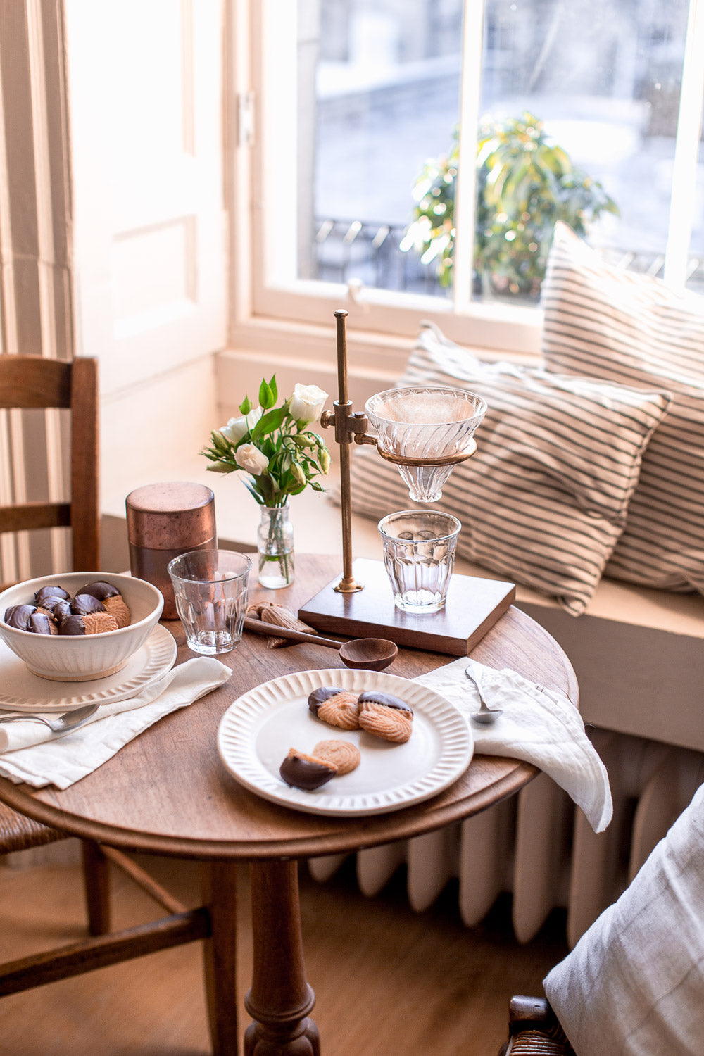 cosy kitchen window seat 