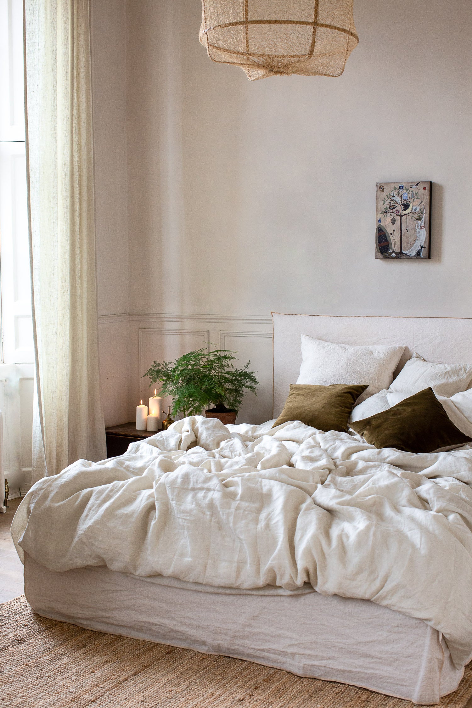 Natural with cream bedding 
