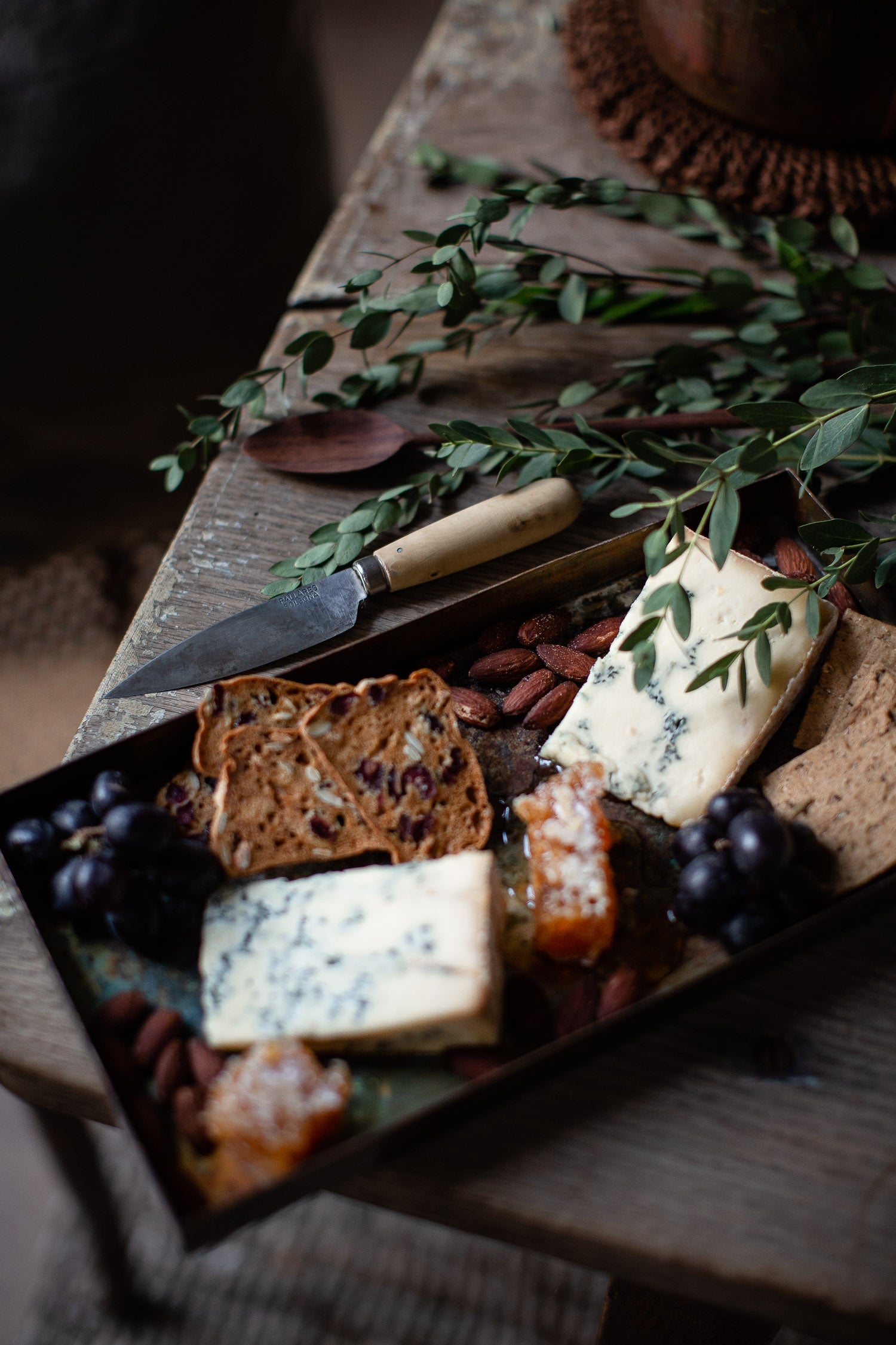 simple natural understated Christmas table decor  