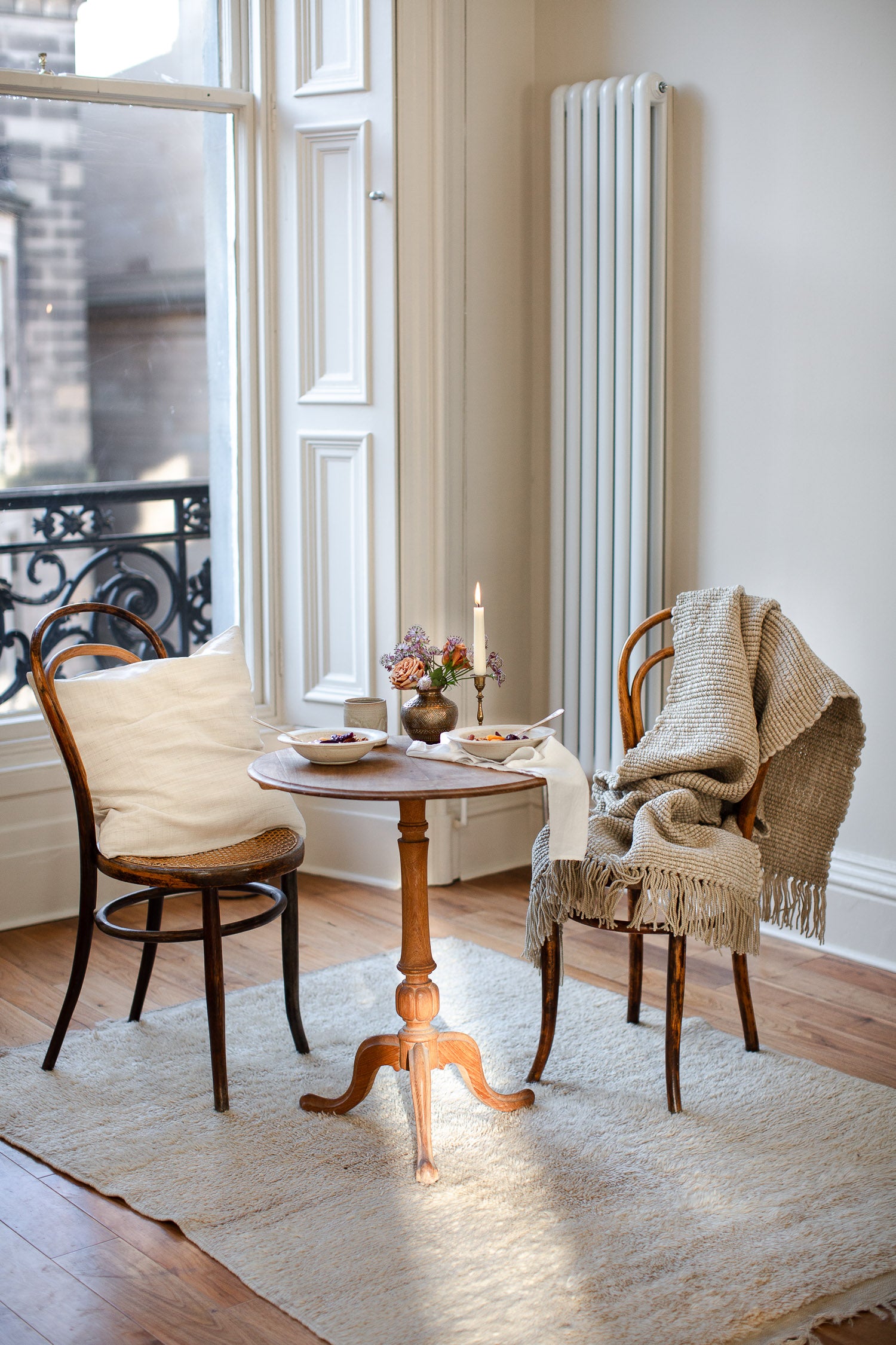 Modern vintage breakfast corner