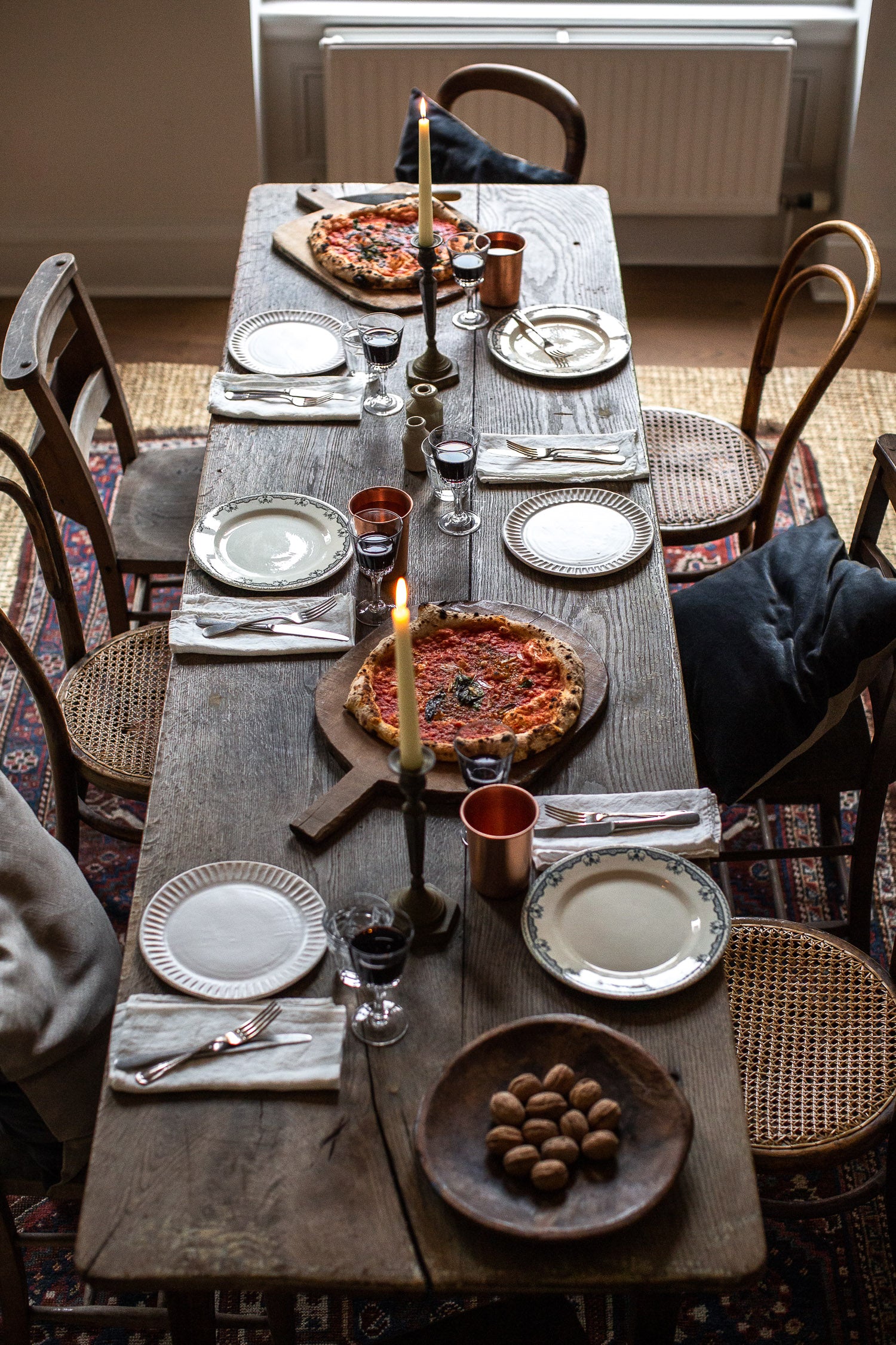 Simple rustic table decor 