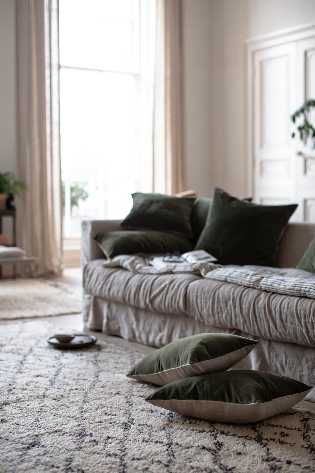 interior decor with linen and velvet 