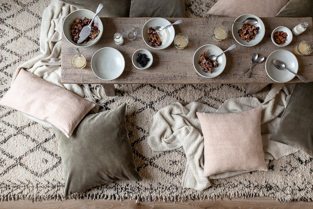 natural breakfast table in pastel colours and natural materials 