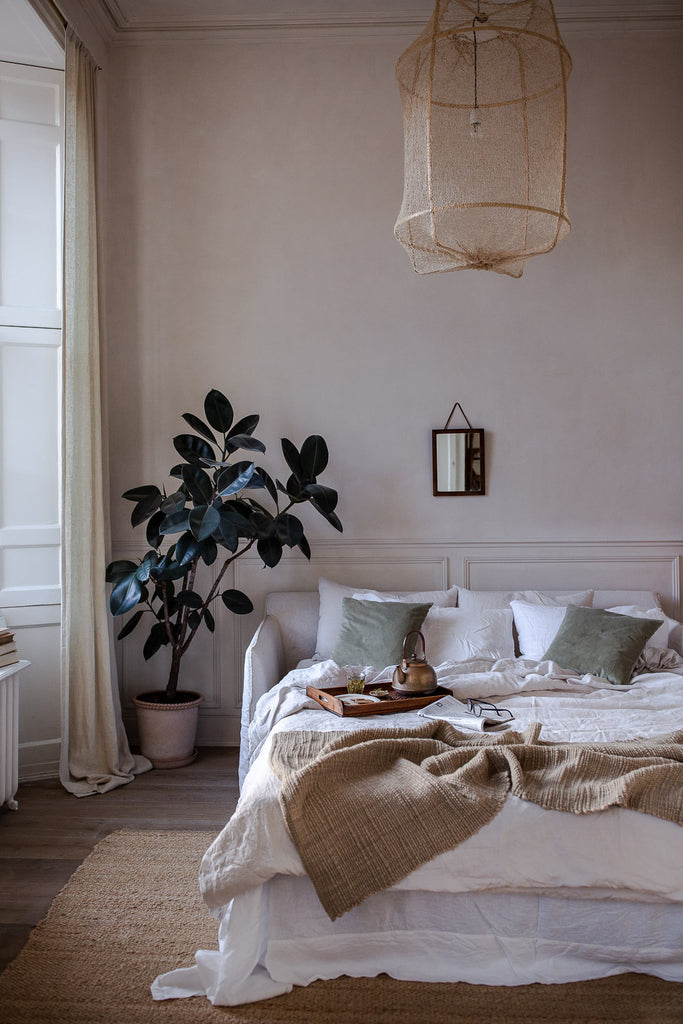 Natural bedroom with linen, jute and wool