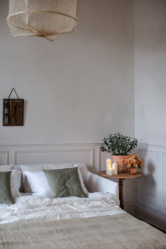 Bedroom decor with linen, merino wool and velvet pillows
