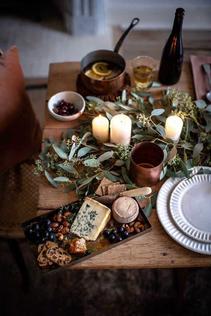 A SIMPLE, NATURAL FESTIVE TABLE – Ellei Home