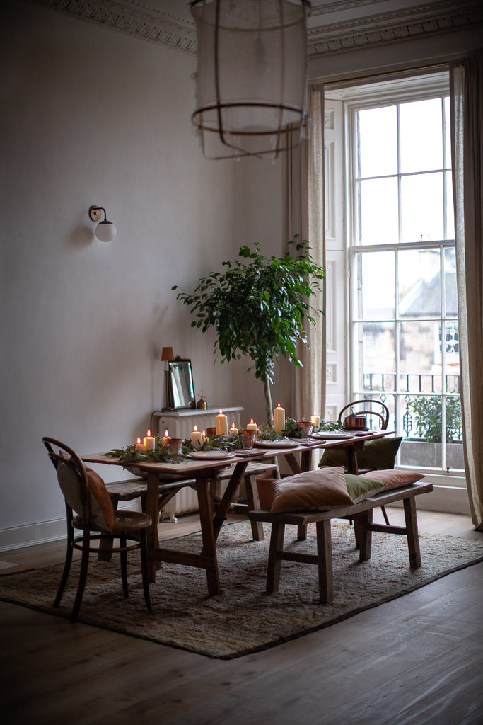 SIMPLE, NATURAL FESTIVE TABLE DECOR IN GREEN AND COPPER – Ellei Home