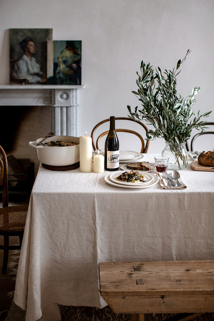 natural table decor with linen and olive branches 