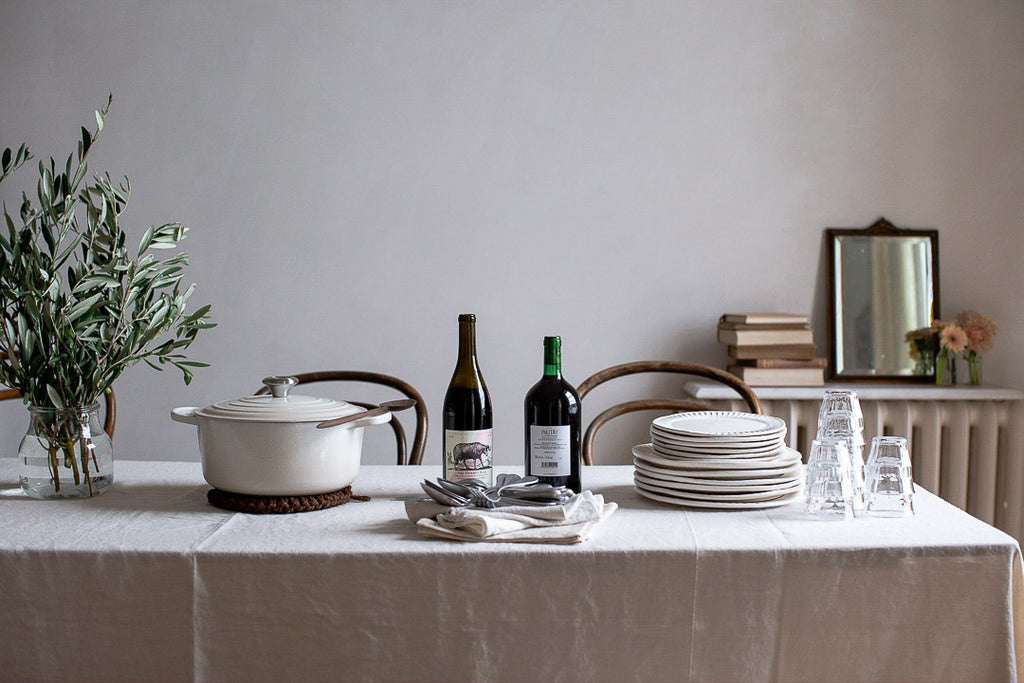 simple natural table decor for sophisticated dinner party 