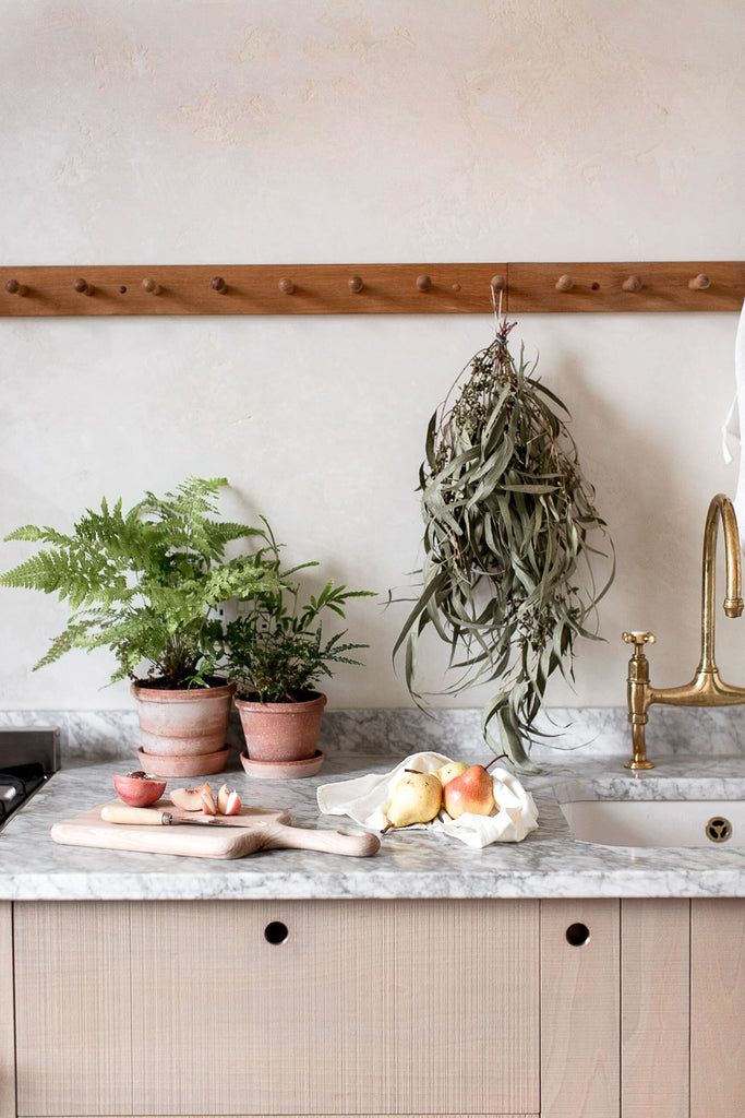 Natural kitchen decor for a natural home