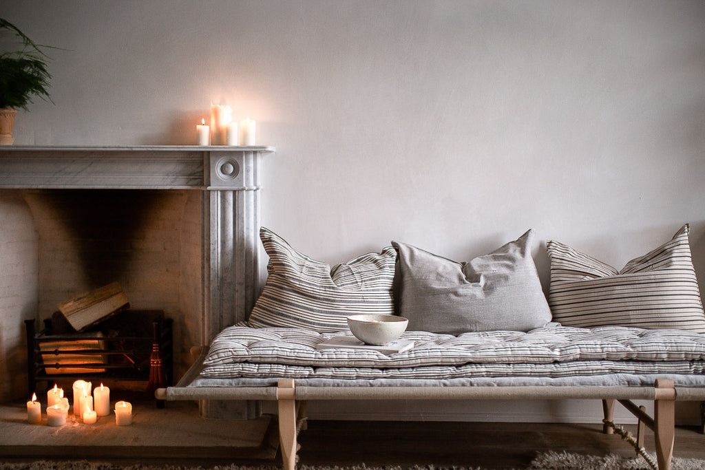 daybed with cosy stacked mattresses 