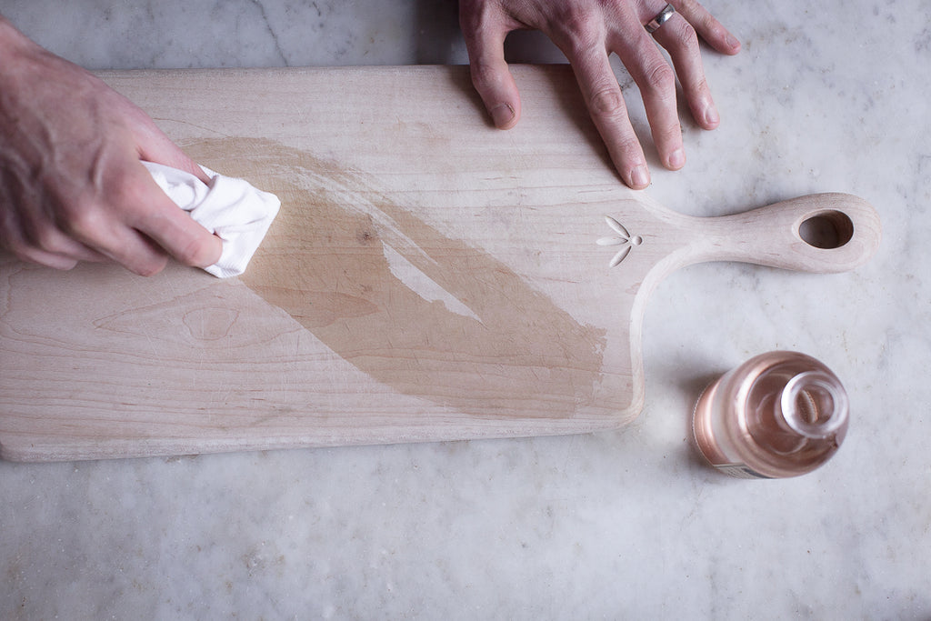 Oiling a cutting board 