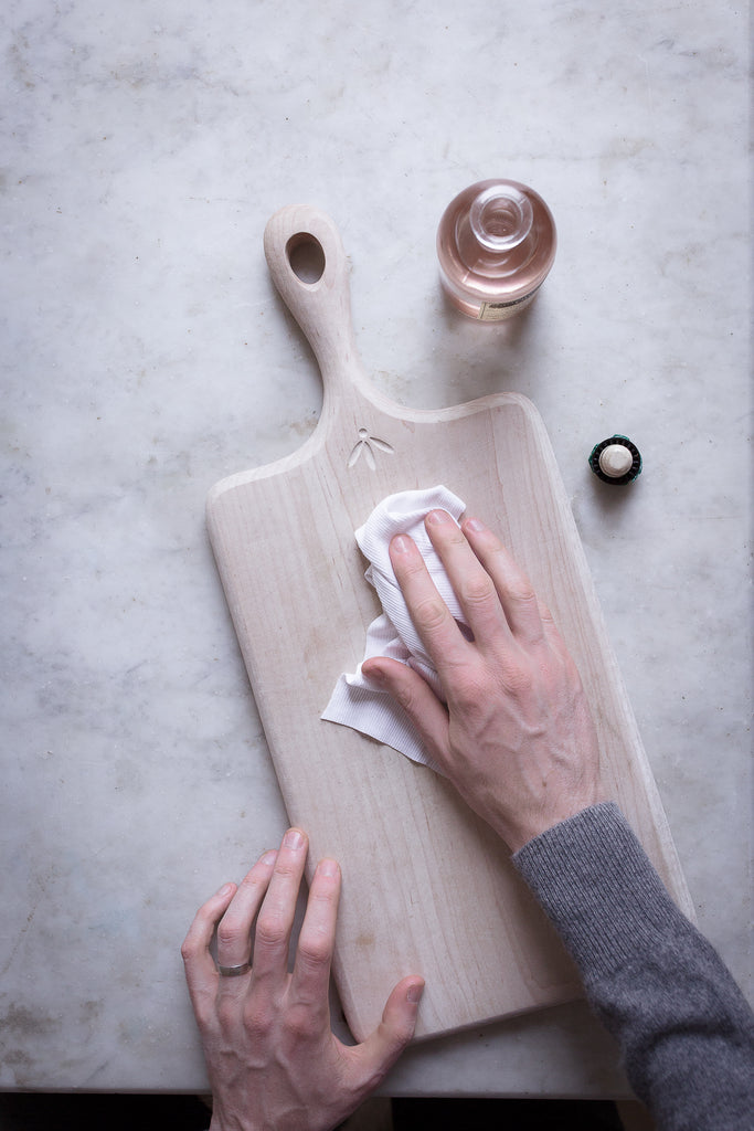 How to properly care for wooden kitchen items and cutting boards