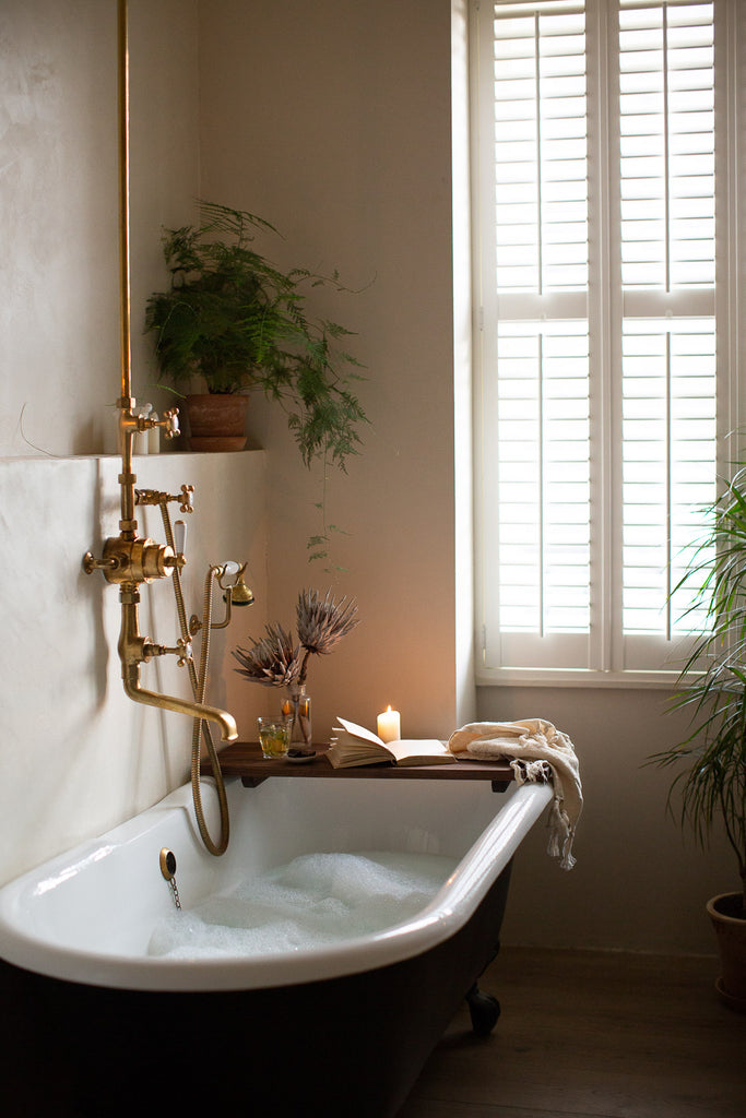 calming natural bathroom decor 