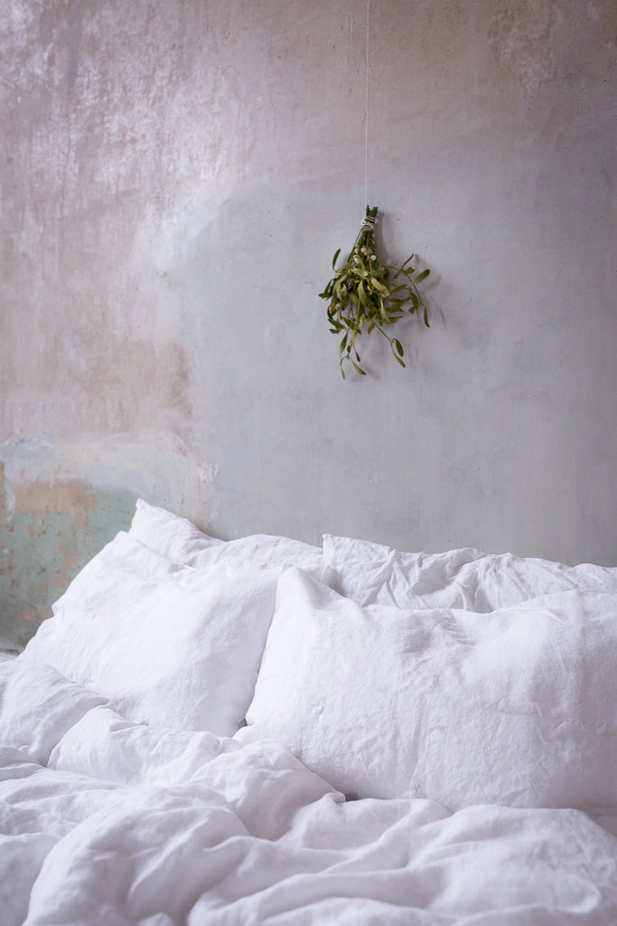 White stonewashed linen bedding